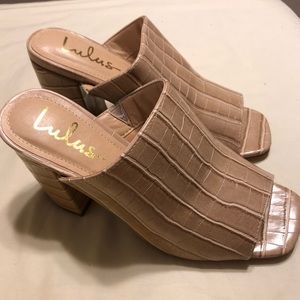 Brand NEW nude croc peep-toe mules 8.5